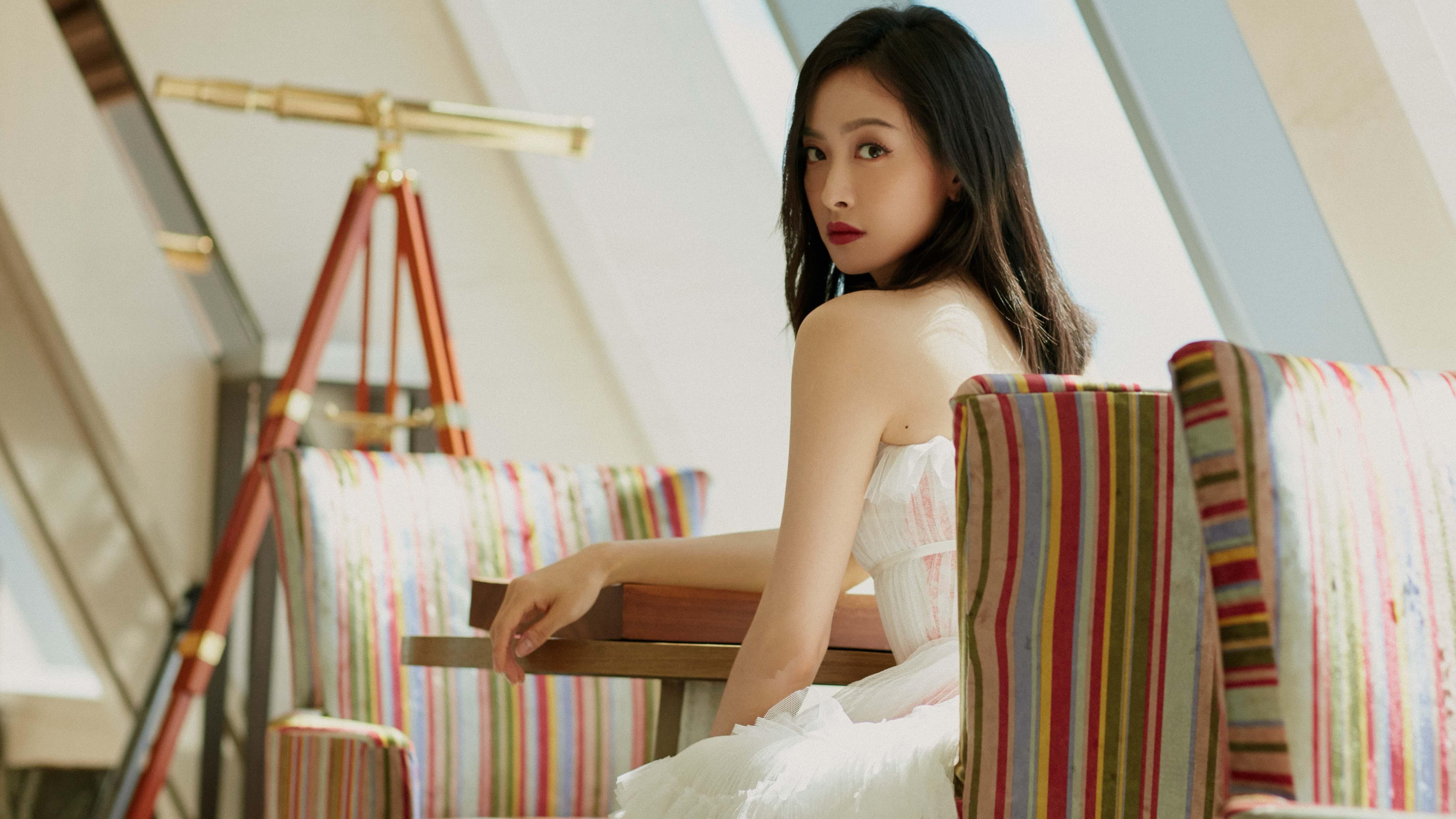 幕后报道：某队教练的战术思维揭秘，教练战术板